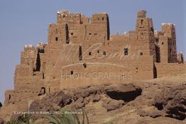 Image du Maroc Professionnelle de  A quelques kilomètres de la ville de Ouarzazate, se trouve l’ancienne Kasbah du Glaoui (ancienne demeure du Pacha Glaouï) au bord de l'Oued, , ce lieu sert uniquement au tourisme, personne n’y habite, la légende raconte que c'est un sanctuaire où plusieurs esprits maléfiques y résident (un temple jaïn), le Samedi 23 Août 1997. (Photo / Abdeljalil Bounhar) 